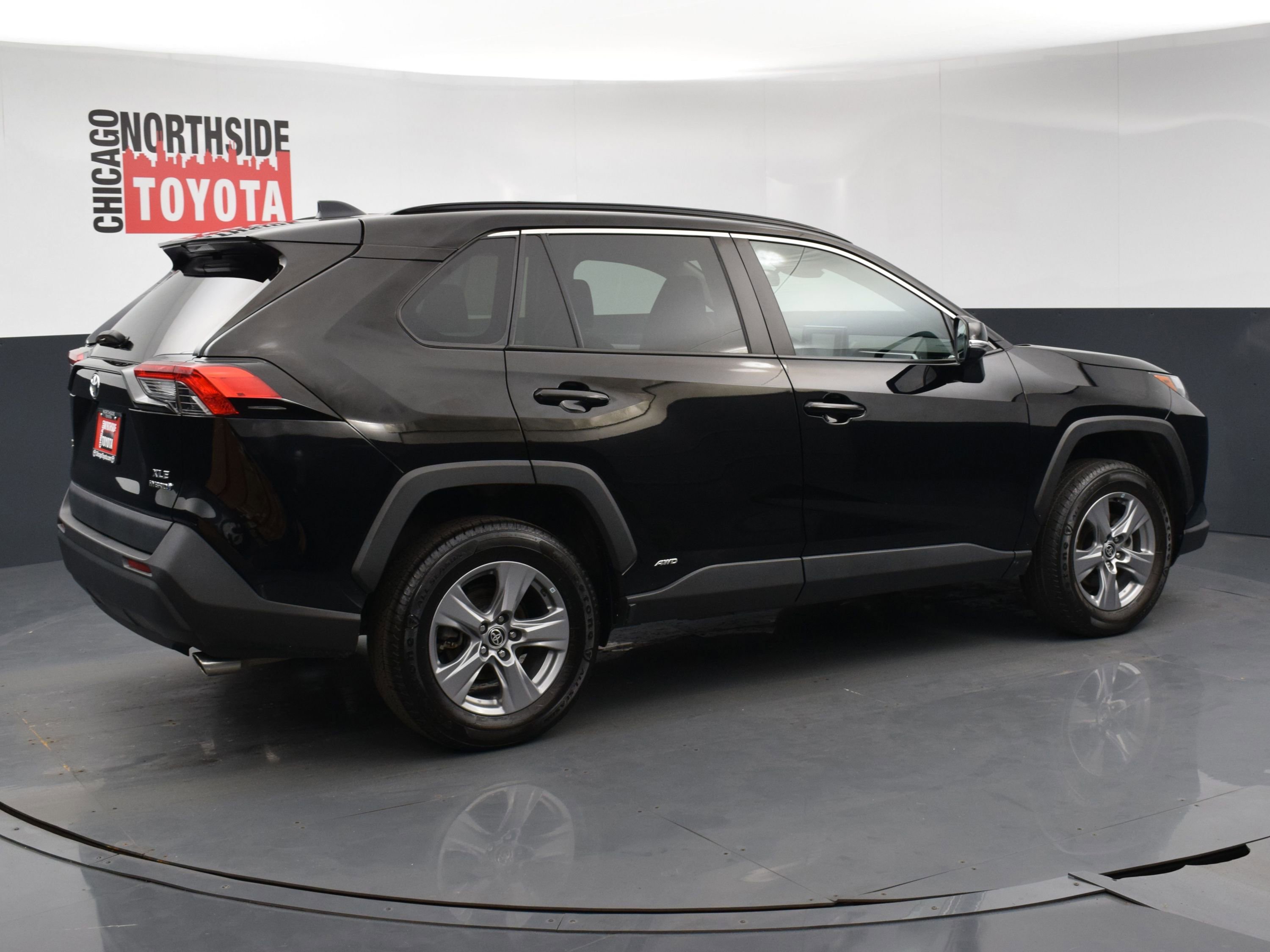 Used 2022 Toyota RAV4 XLE w/ Convenience Package AWD/4WD image 4