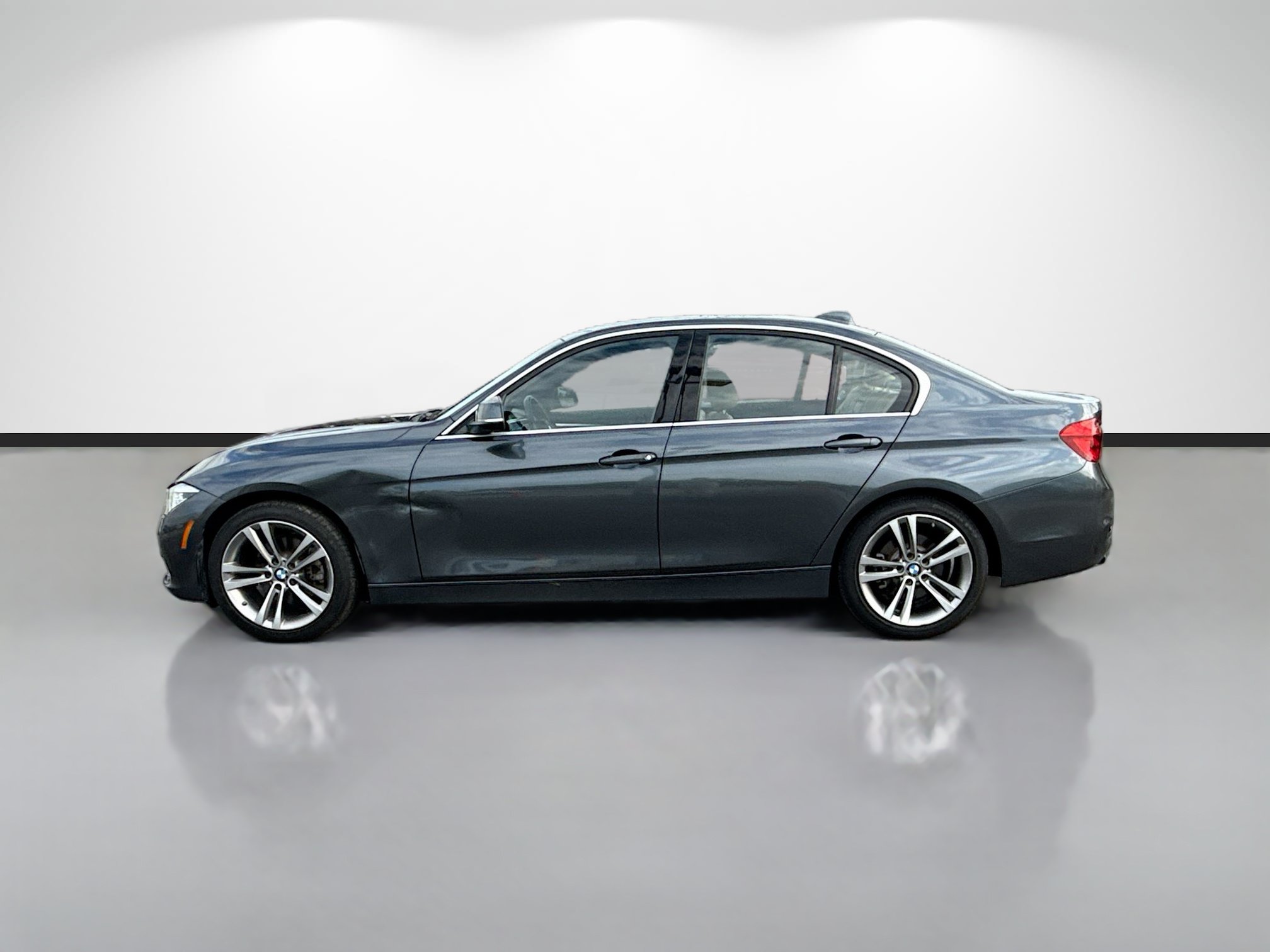 Used 2017 BMW 330i Sedan RWD image 6