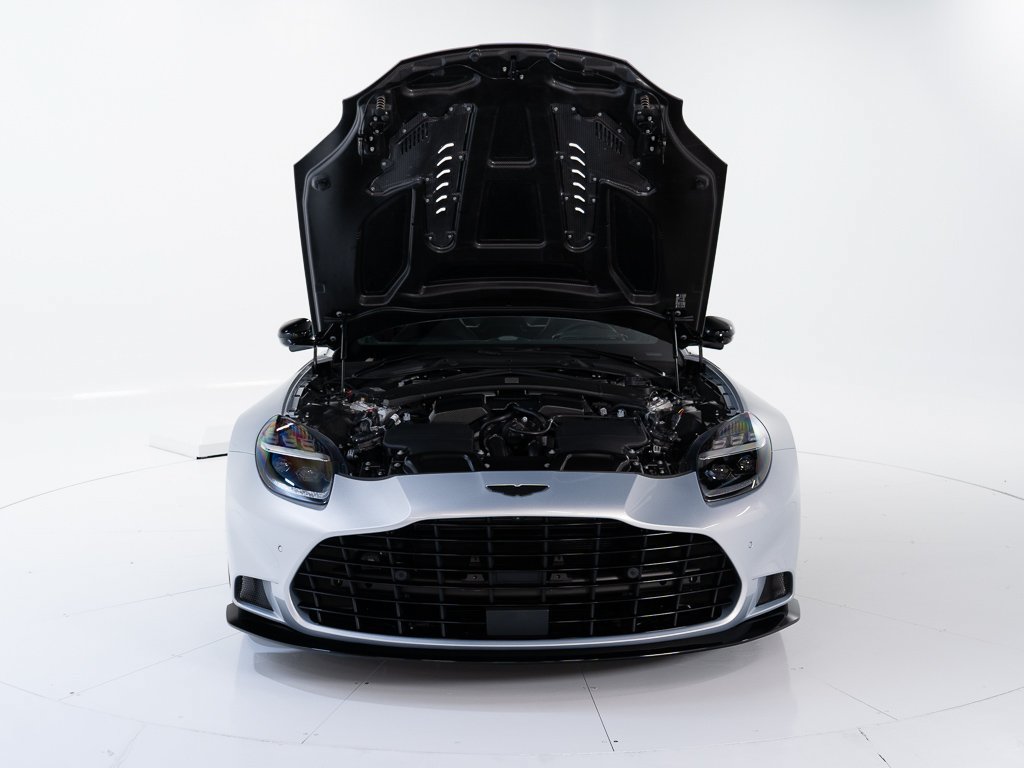 Used 2025 Aston Martin Vanquish RWD image 40