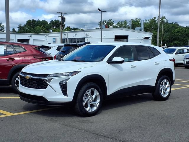 Used 2024 Chevrolet Trax LS w/ LS Convenience Package FWD image 1
