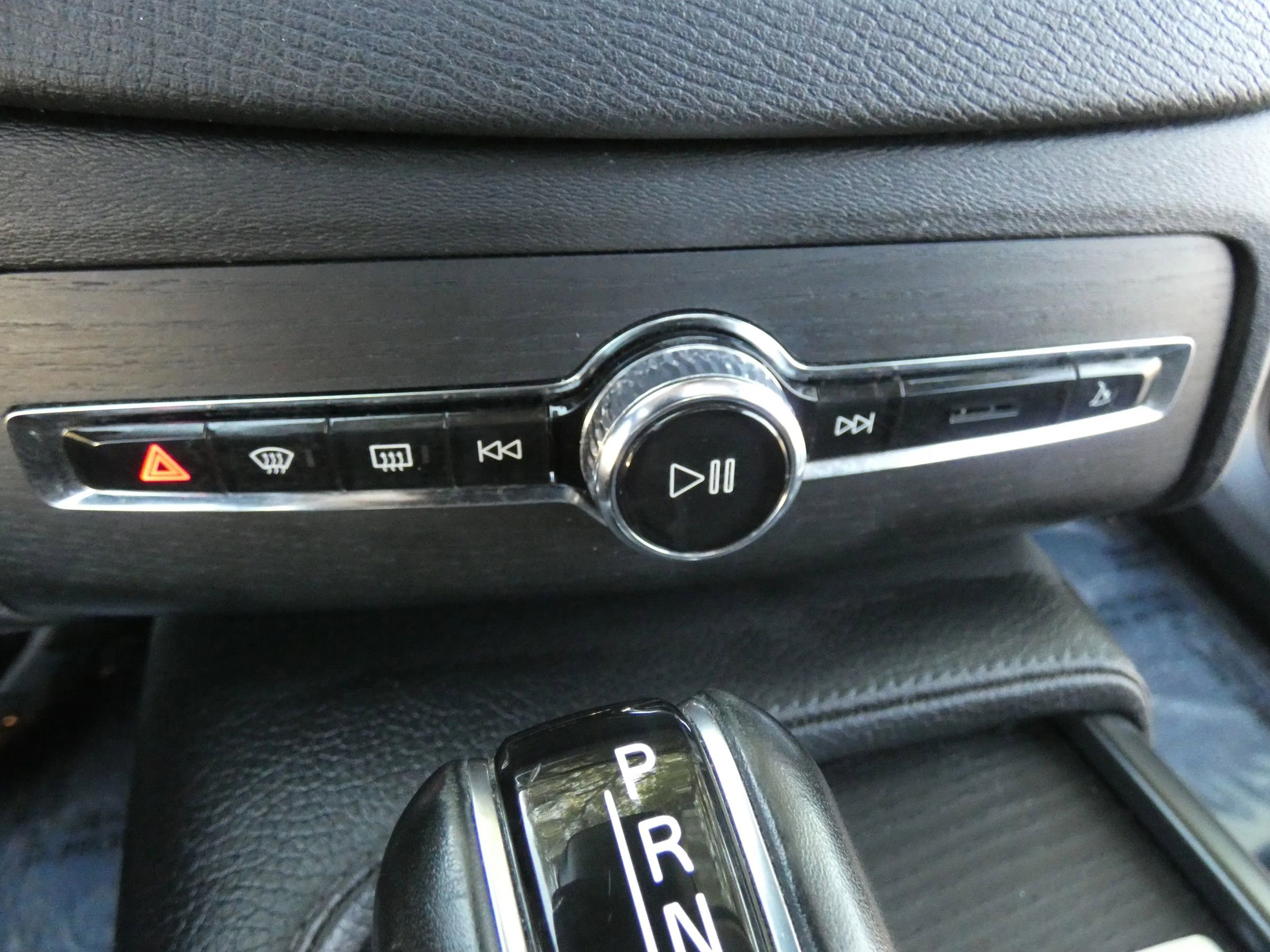 Used 2020 Volvo XC90 T6 Momentum image 55