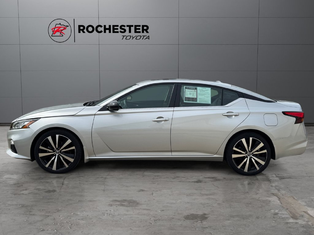 Used 2021 Nissan Altima 2.5 SR w/ SR Premium Package FWD image 2