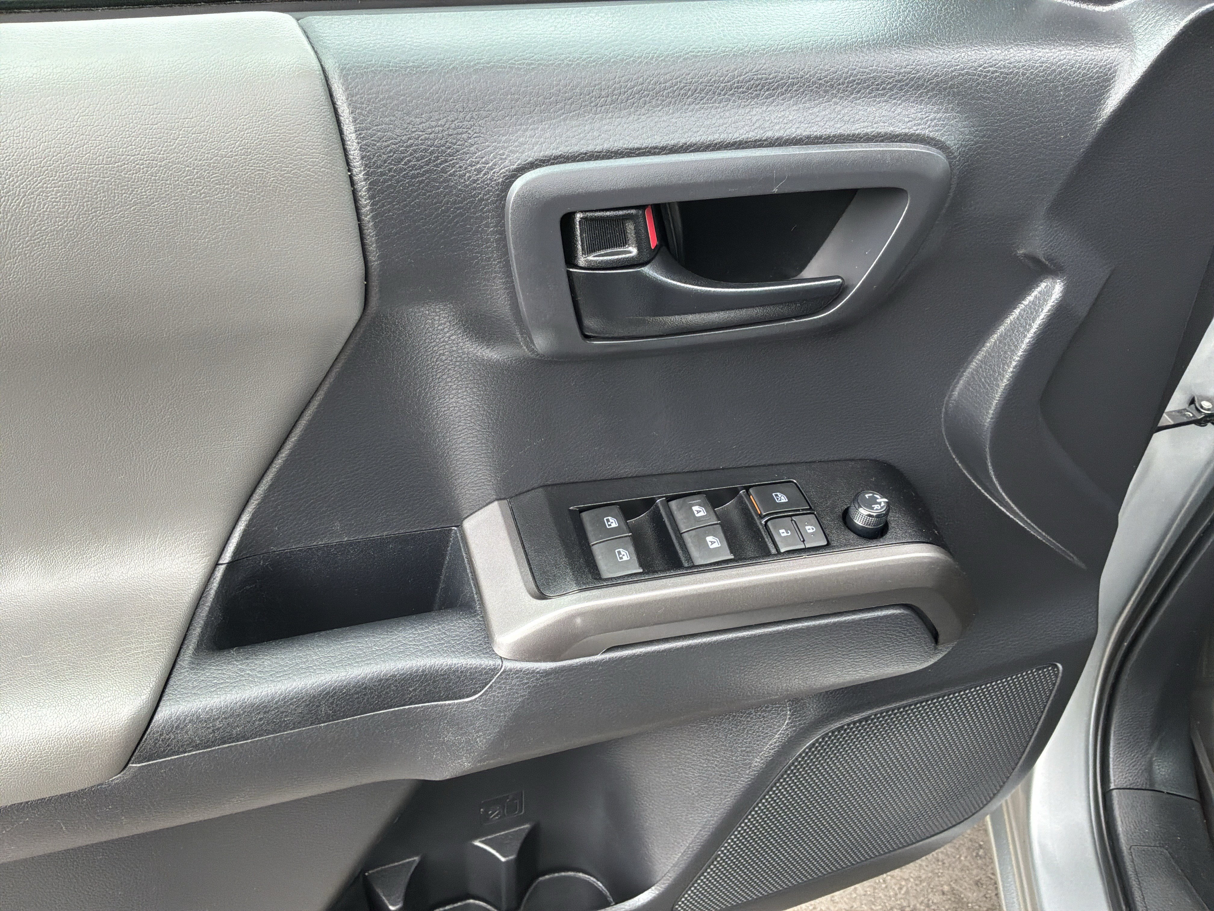 Used 2023 Toyota Tacoma SR5 RWD image 15