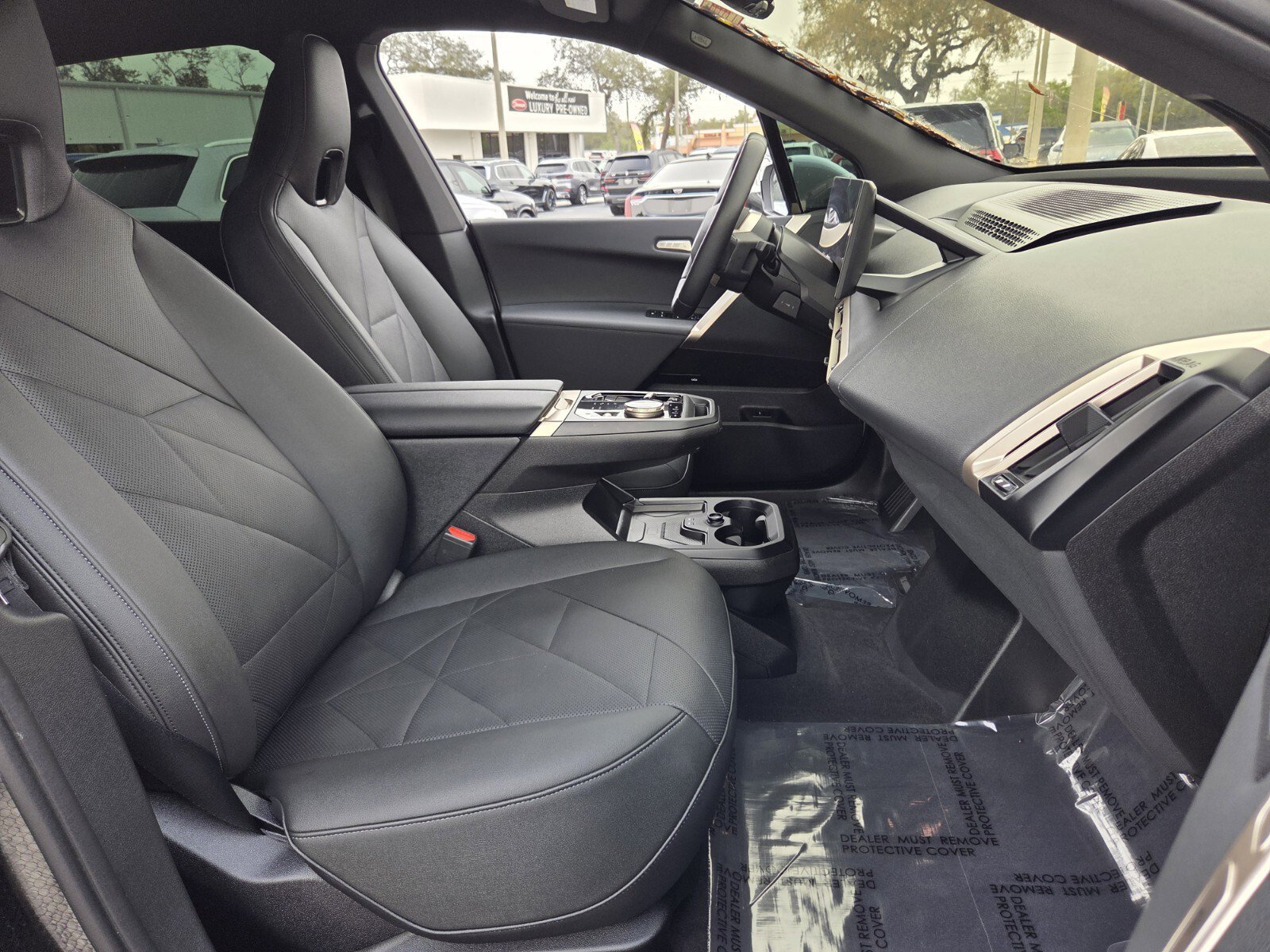 Used 2024 BMW iX xDrive50 w/ Premium Package image 17