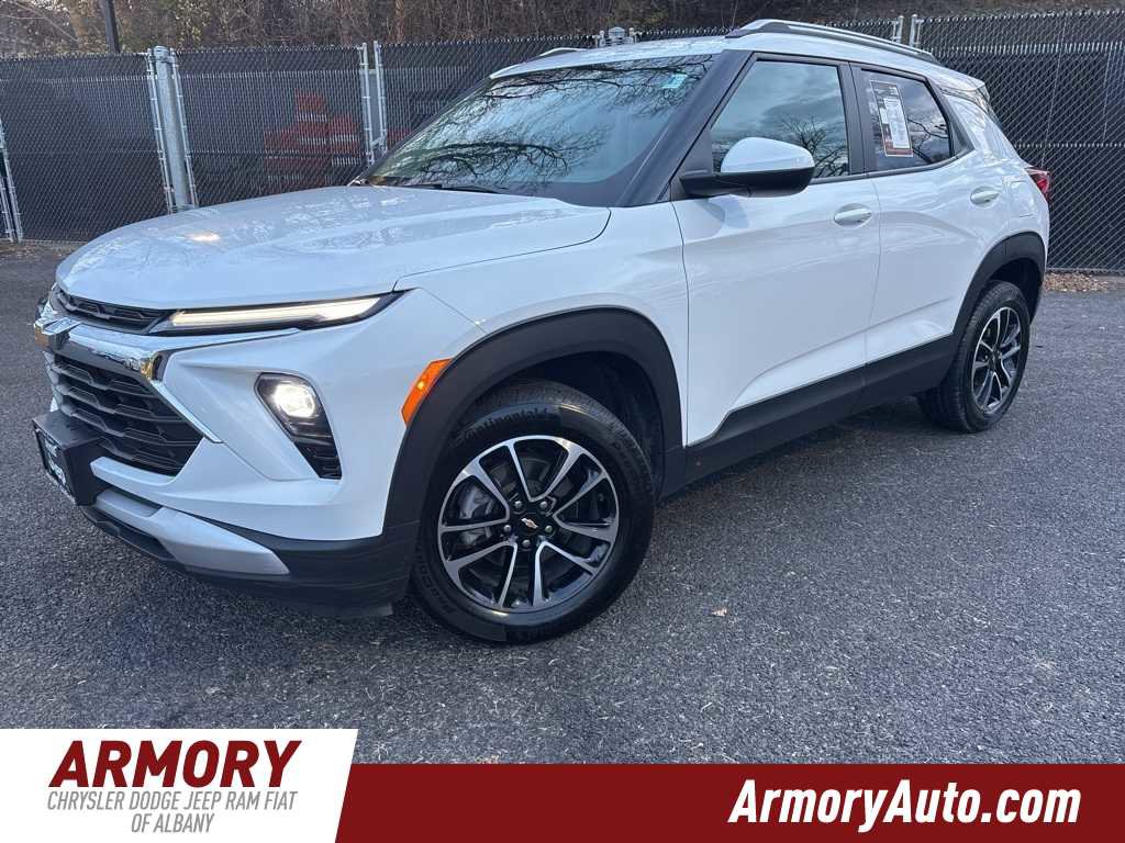 Used 2024 Chevrolet TrailBlazer LT image 1