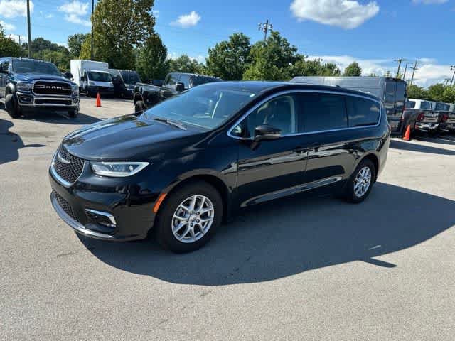 Certified 2024 Chrysler Pacifica Touring-L FWD image 14