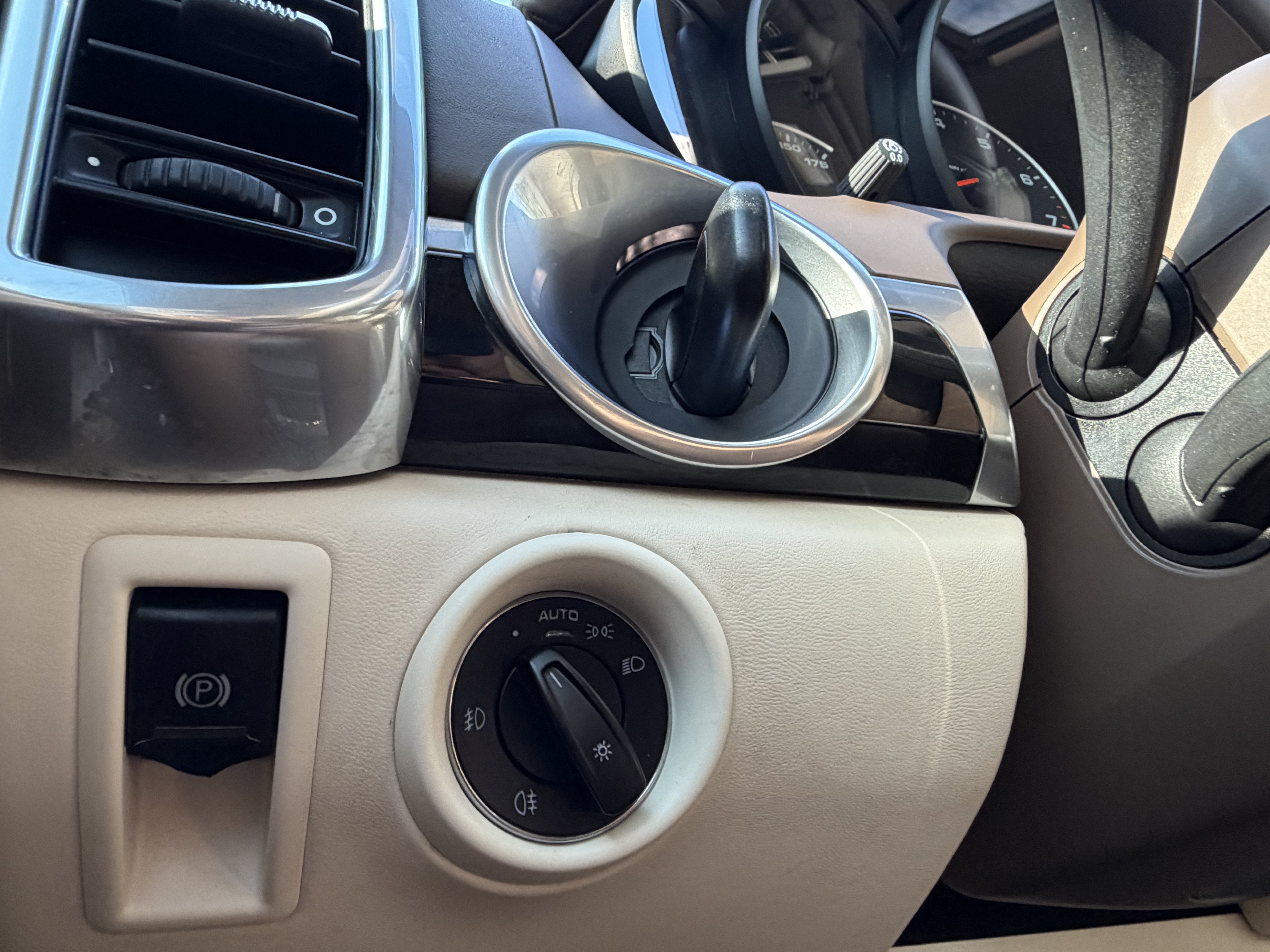 Used 2012 Porsche Cayenne AWD/4WD image 26