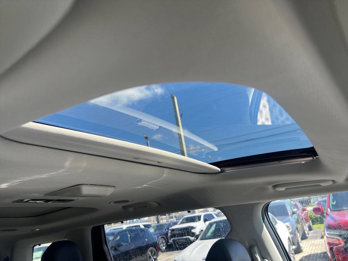 Used 2023 Kia Carnival SX Prestige FWD image 18