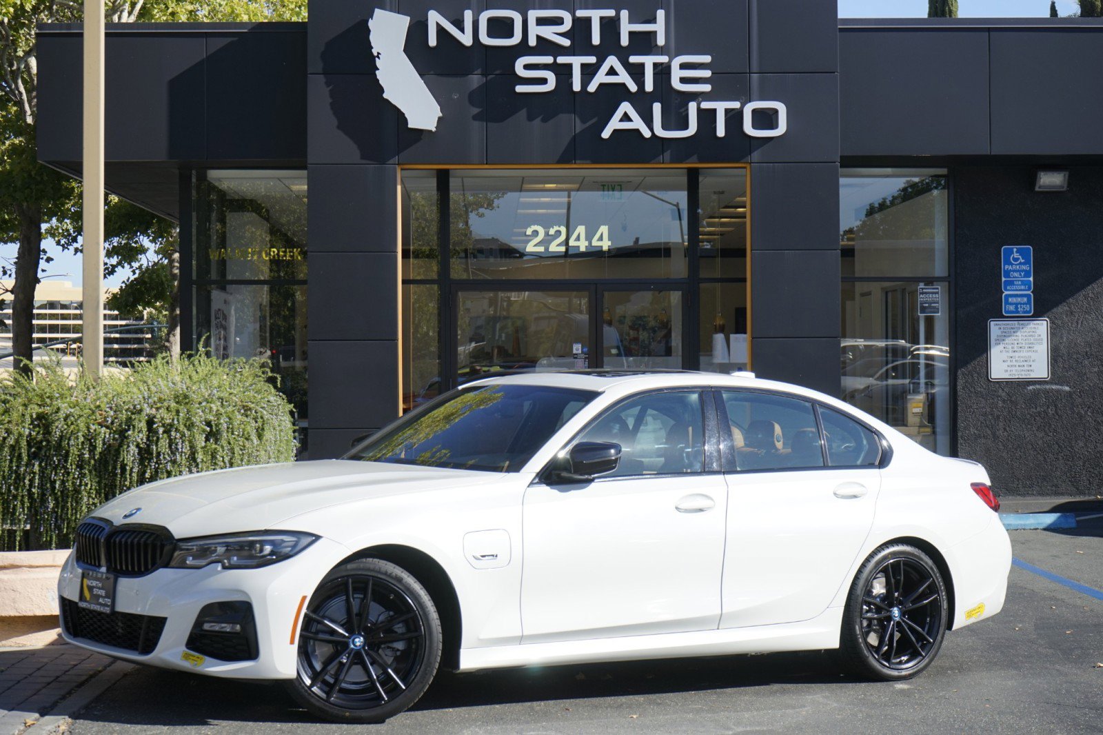 Used 2022 BMW 330e w/ M Sport Package image 2