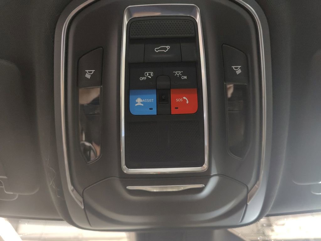 New 2025 Jeep Grand Cherokee Altitude image 24