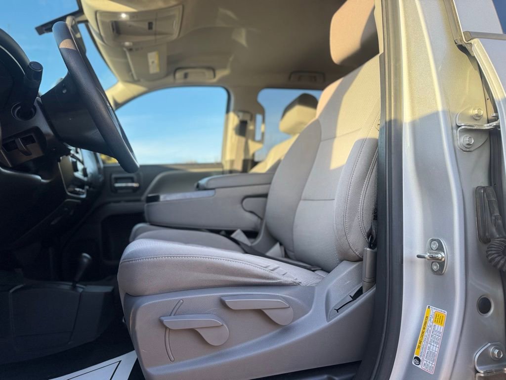 Used 2018 Chevrolet Silverado 1500 Custom w/ Custom Value Package image 16