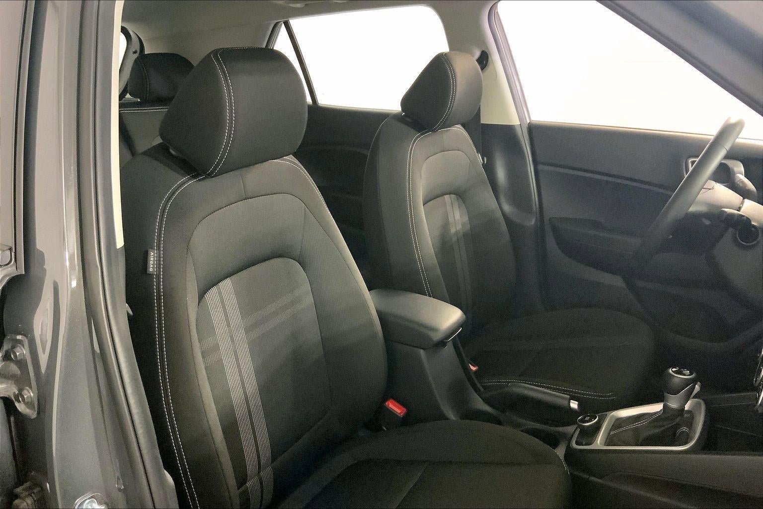Used 2025 Hyundai Venue SEL FWD image 7