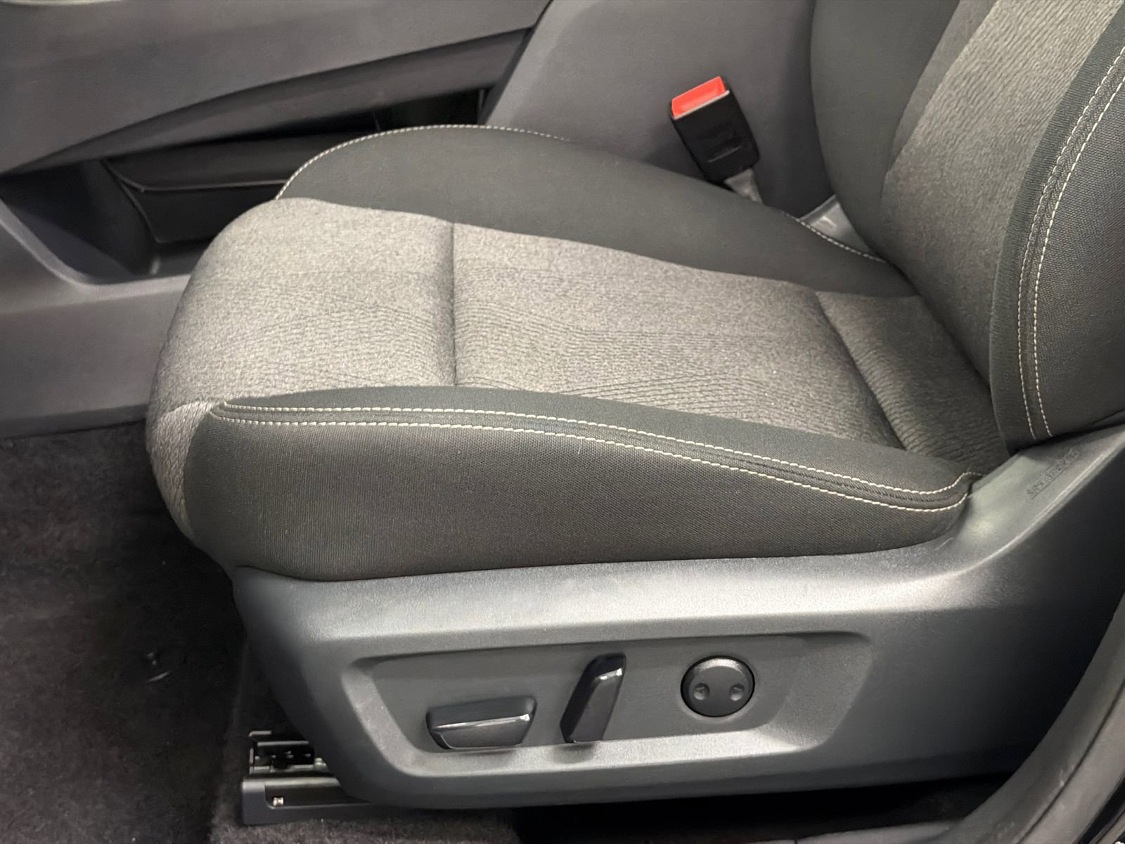 Used 2025 Nissan Rogue SV image 15