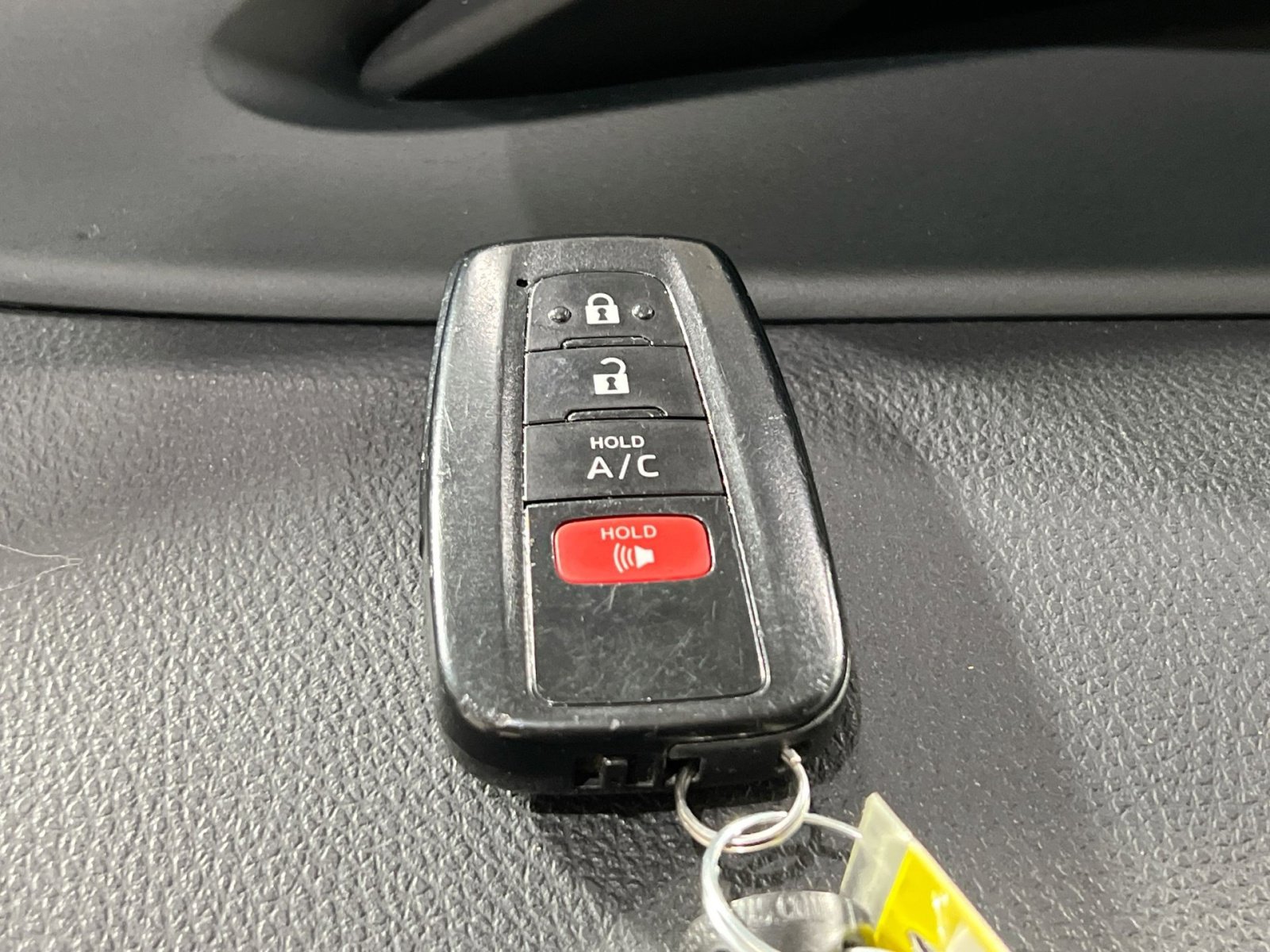 Used 2022 Toyota Prius Prime XLE image 29