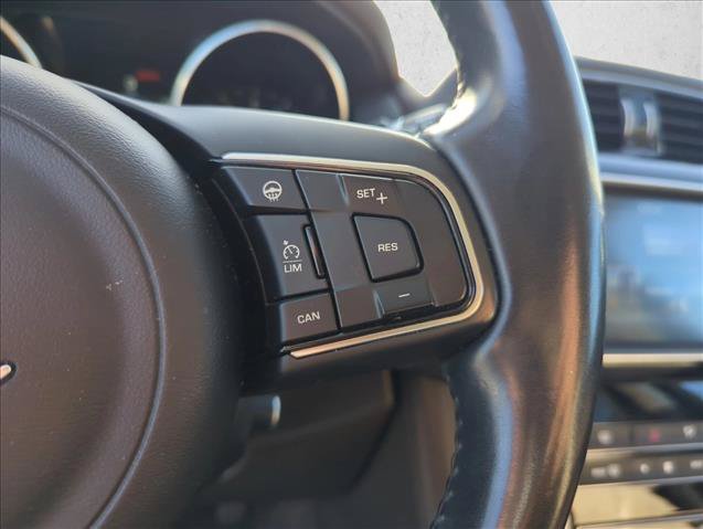 Used 2017 Jaguar F-PACE Prestige AWD/4WD image 17