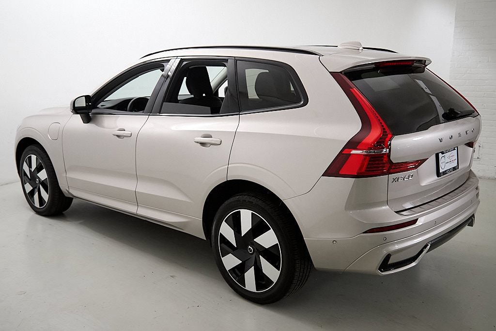 Certified 2025 Volvo XC60 T8 Plus w/ Protection Package Premier AWD/4WD image 7