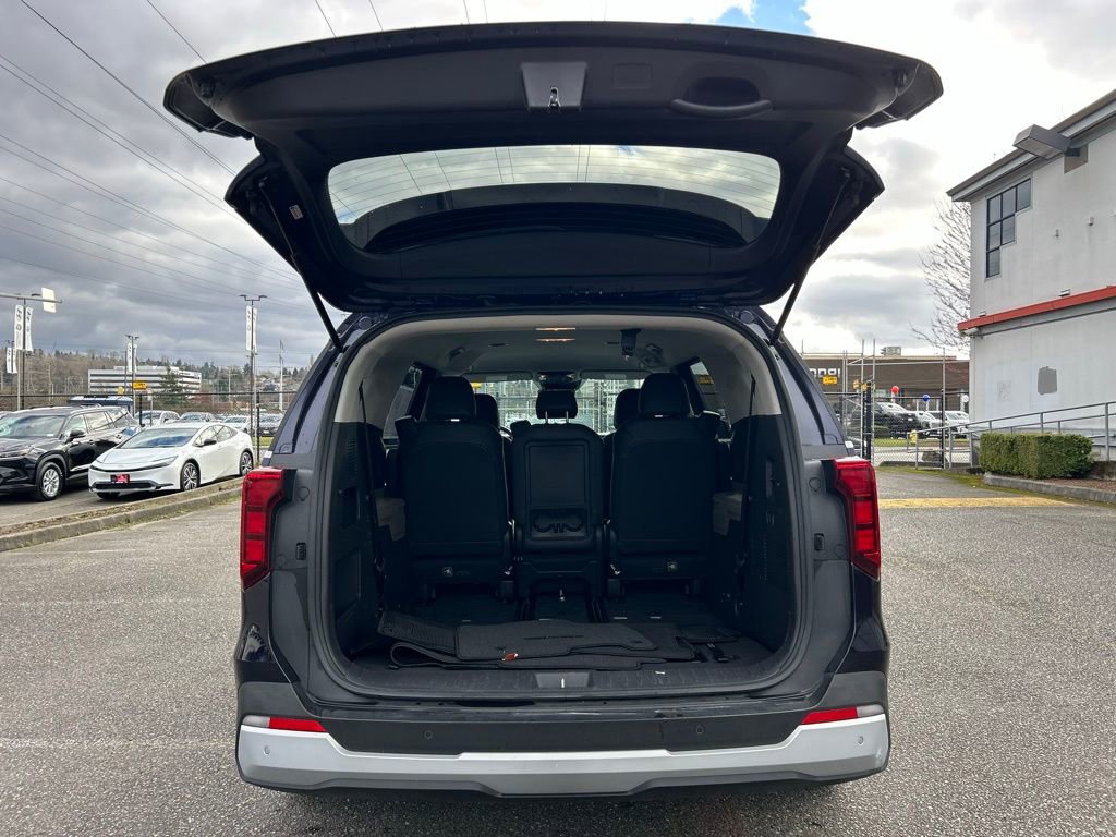 Used 2025 Kia Carnival image 21