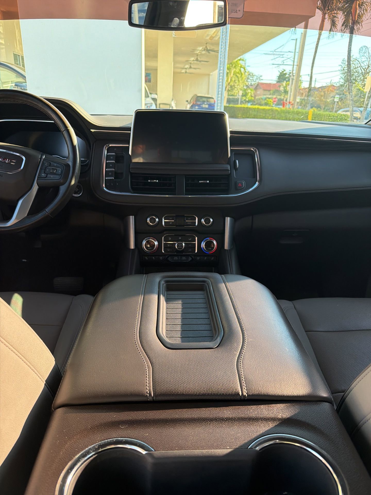 Used 2023 GMC Yukon SLT image 16