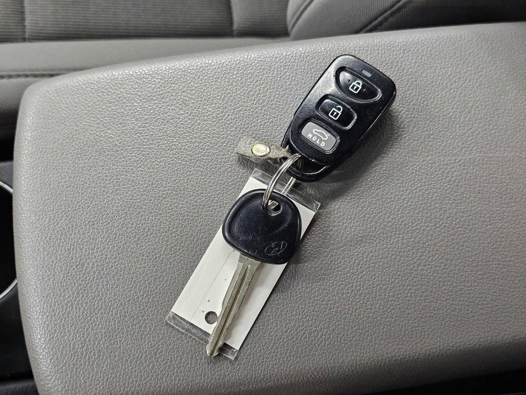 Used 2017 Hyundai Elantra SE FWD image 29