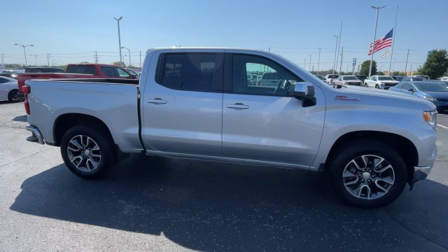 Used 2022 Chevrolet Silverado 1500 LT AWD/4WD image 3