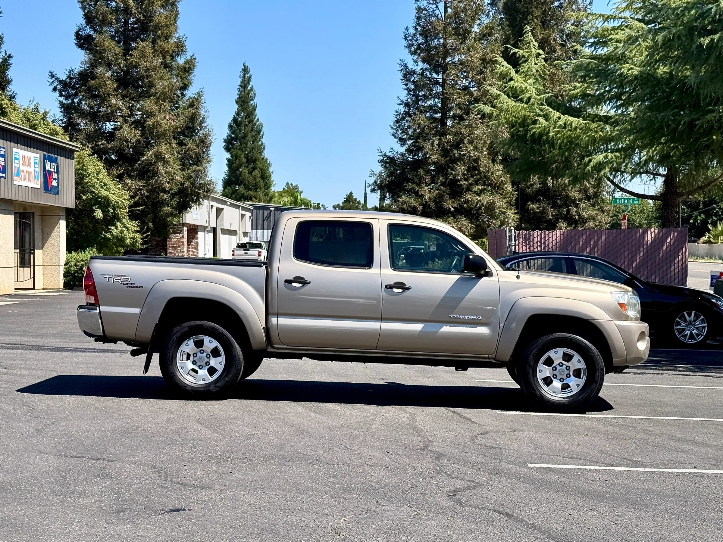 Used 2007 Toyota Tacoma PreRunner RWD image 2