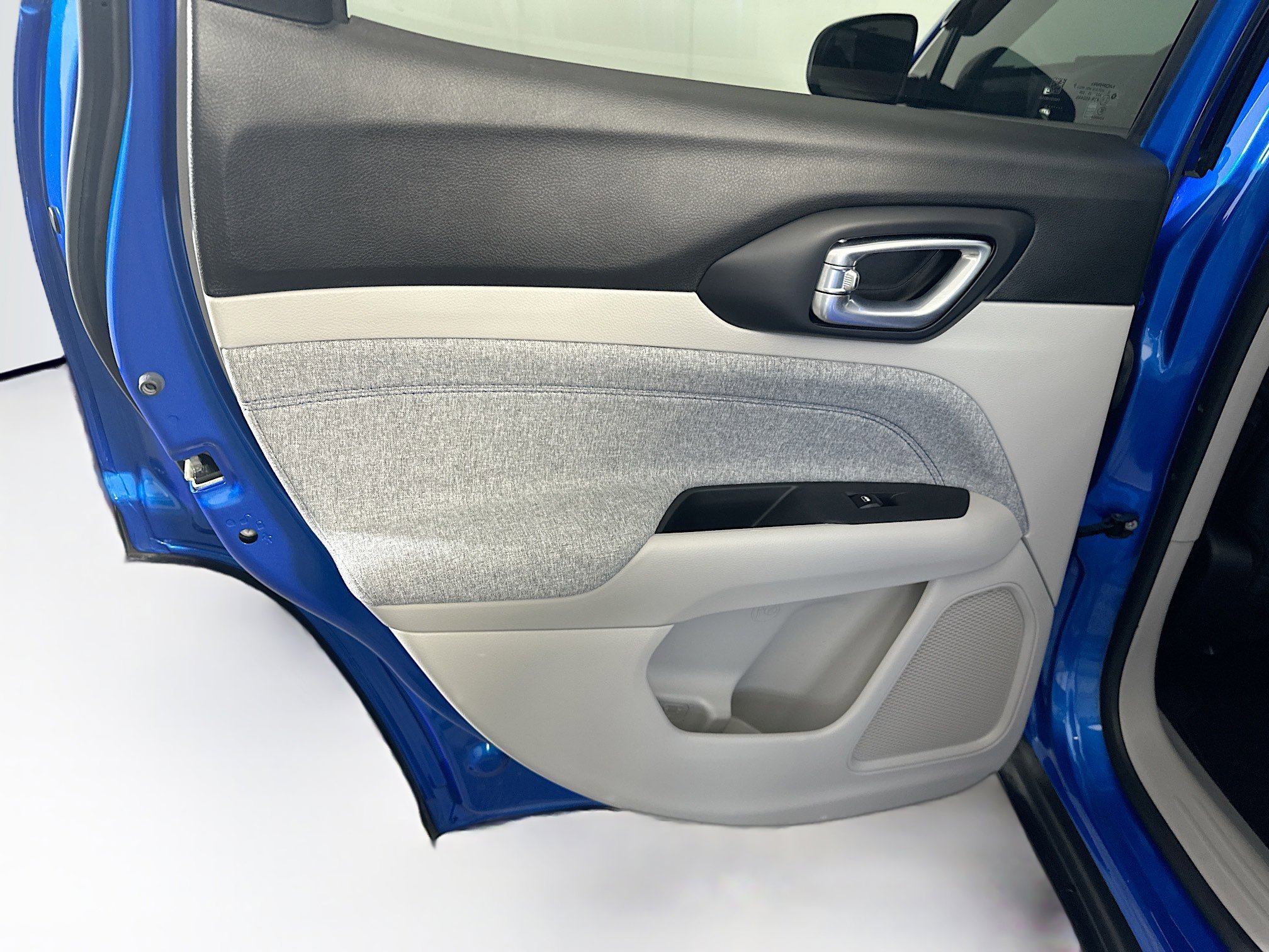 Used 2023 Jeep Compass Latitude image 27