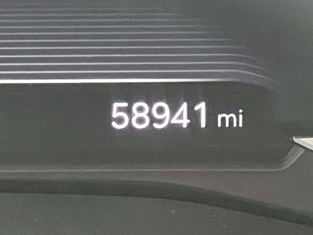 Used 2023 Genesis G70 2.0T image 24