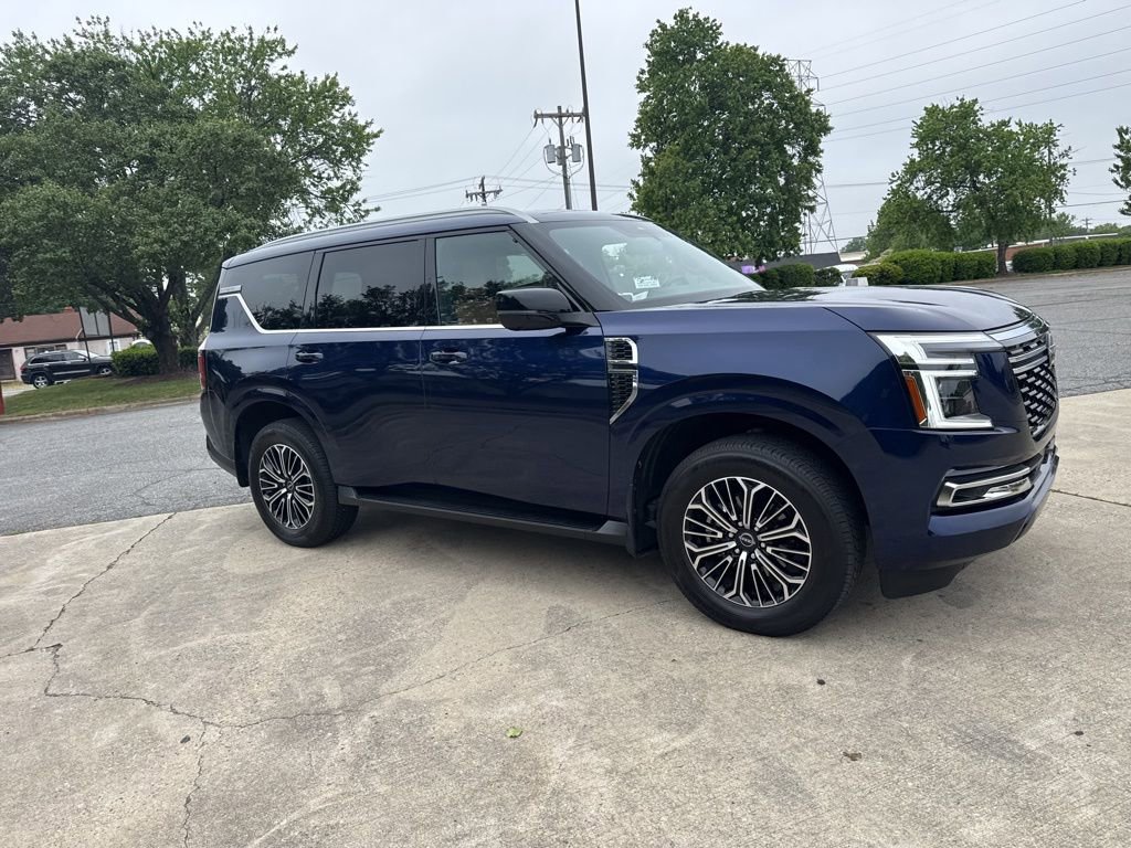 Used 2025 Nissan Armada SL AWD/4WD image 2