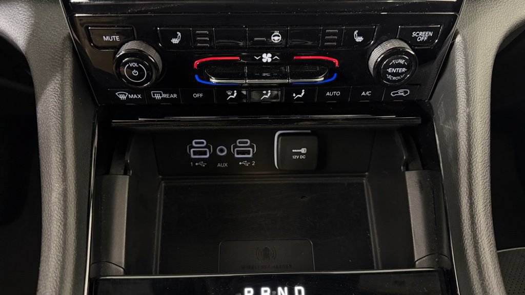 Used 2023 Jeep Grand Cherokee Altitude AWD/4WD image 24