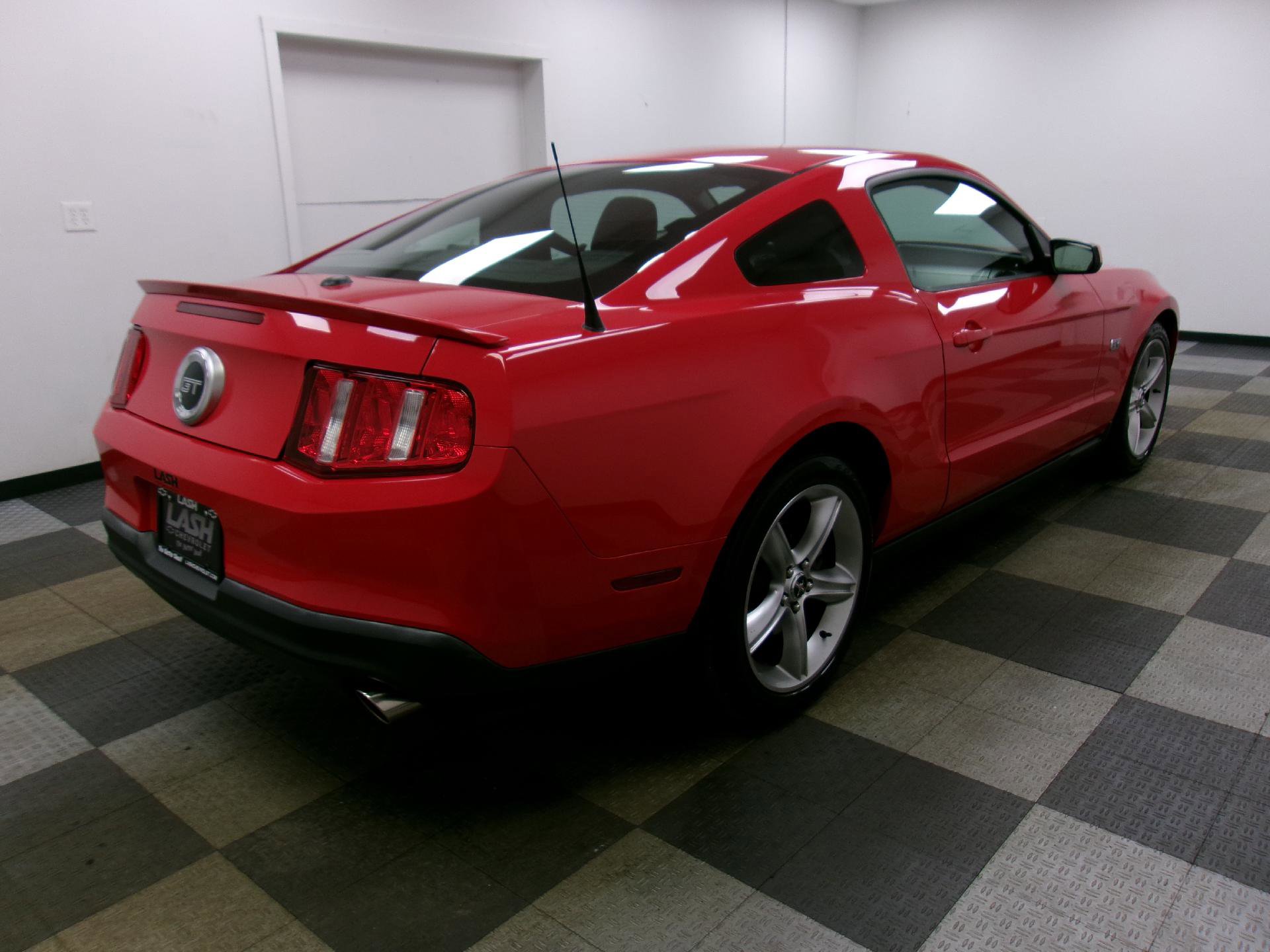 Used 2010 Ford Mustang GT image 11
