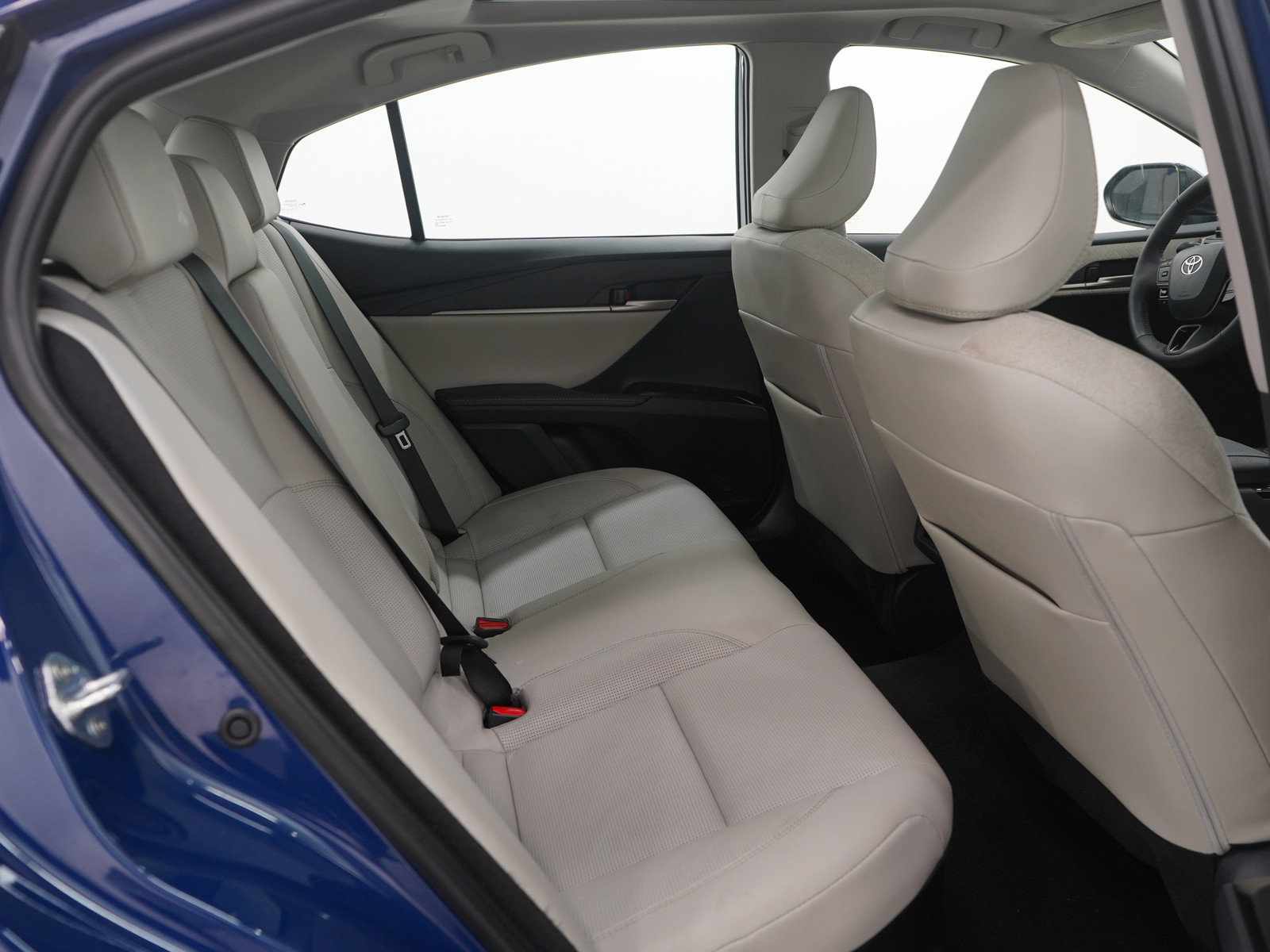 Used 2025 Toyota Camry XLE image 11