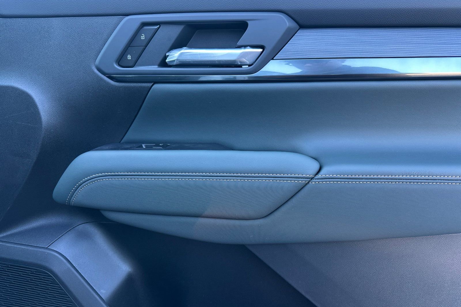 New 2026 GMC Terrain AT4 w/ LPO, Floor Liner Package AWD/4WD image 19