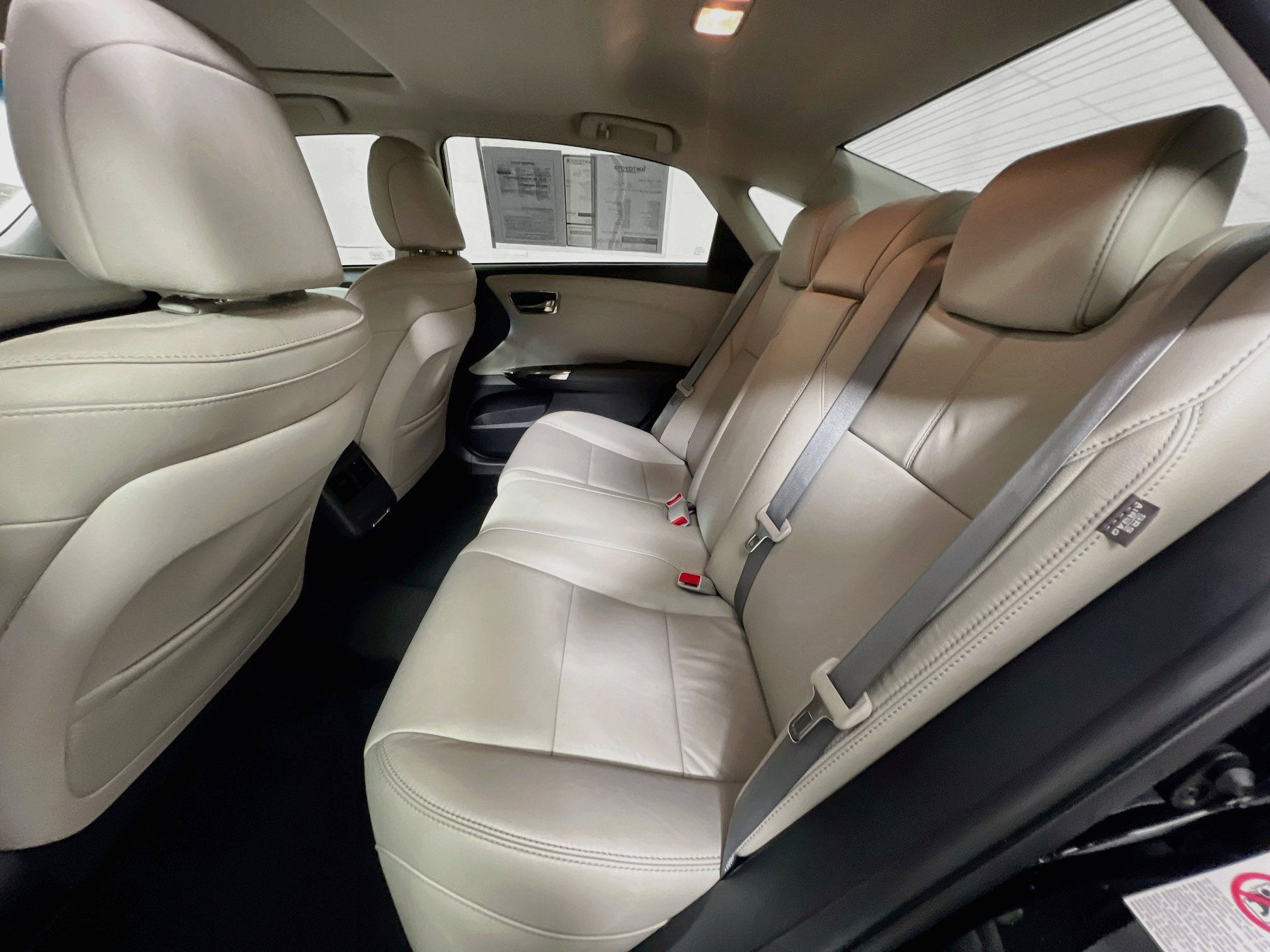 Used 2016 Toyota Avalon Touring FWD image 29