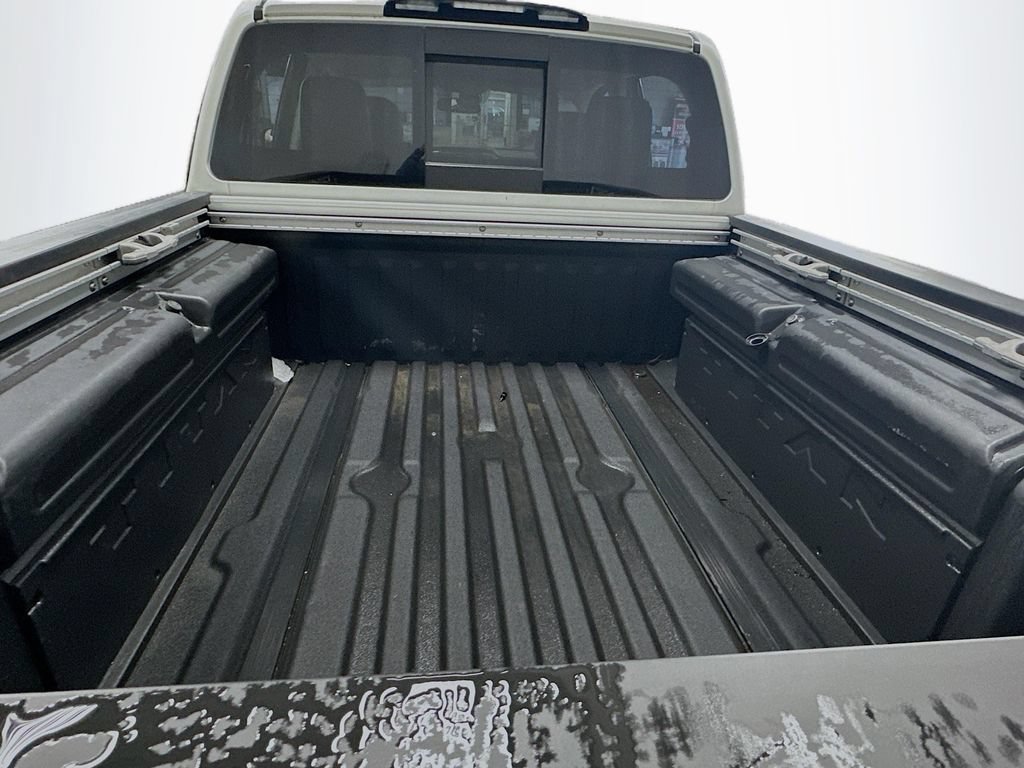 Used 2018 Nissan Titan Platinum Reserve AWD/4WD image 25