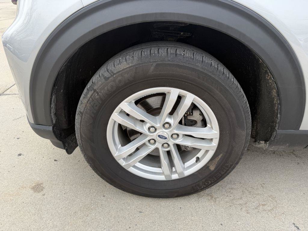 Used 2023 Ford Explorer XLT AWD/4WD image 21