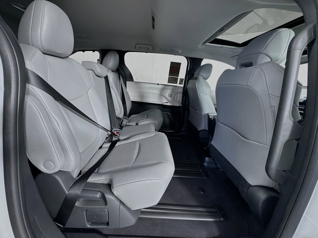New 2026 Toyota Sienna XLE image 27