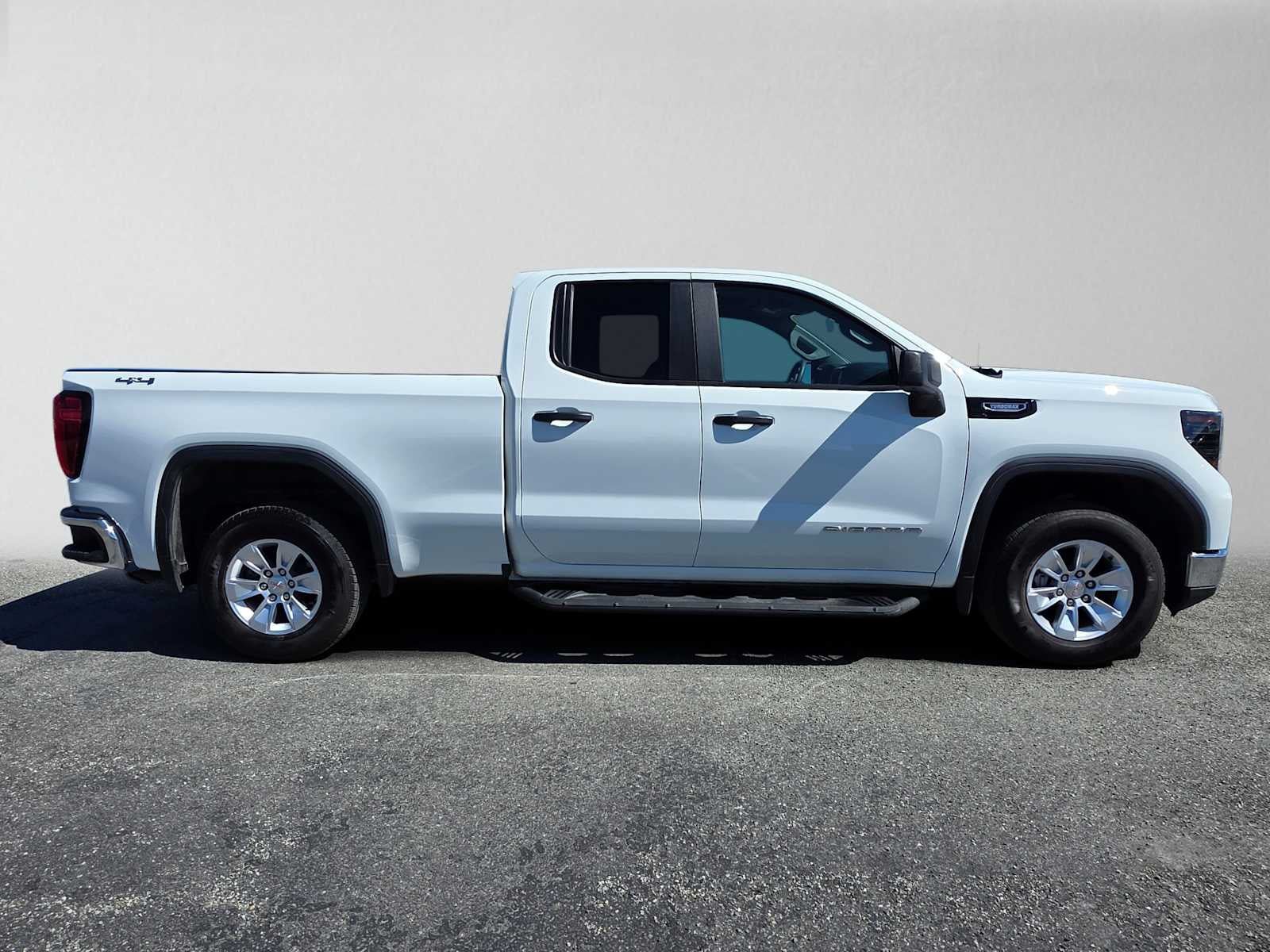 Certified 2025 GMC Sierra 1500 Pro w/ Pro Value Package AWD/4WD image 2