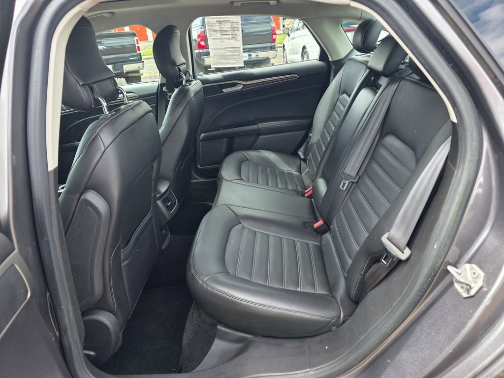 Used 2014 Ford Fusion SE w/ Equipment Group 202A FWD image 10