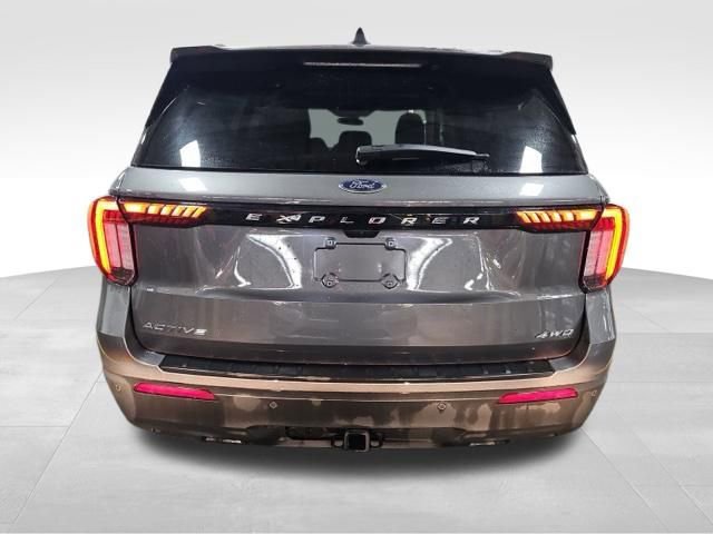 Used 2025 Ford Explorer Active AWD/4WD image 6