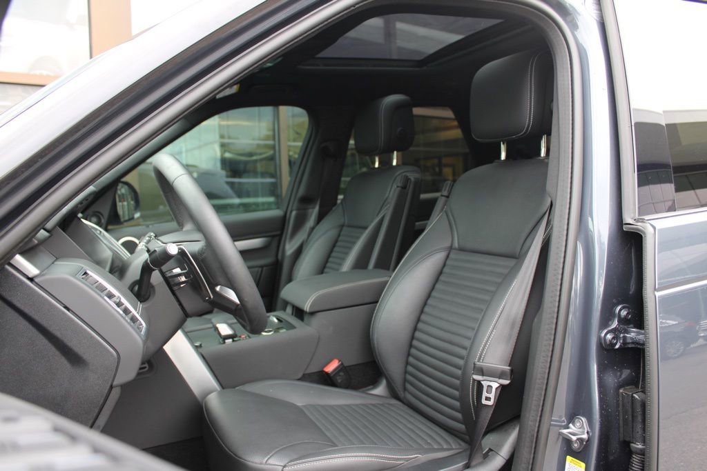 Certified 2025 Land Rover Discovery Dynamic SE image 5