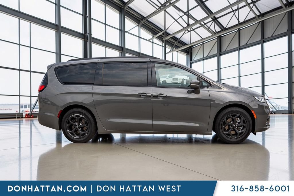 Used 2021 Chrysler Pacifica Touring w/ S Appearance Package FWD image 33