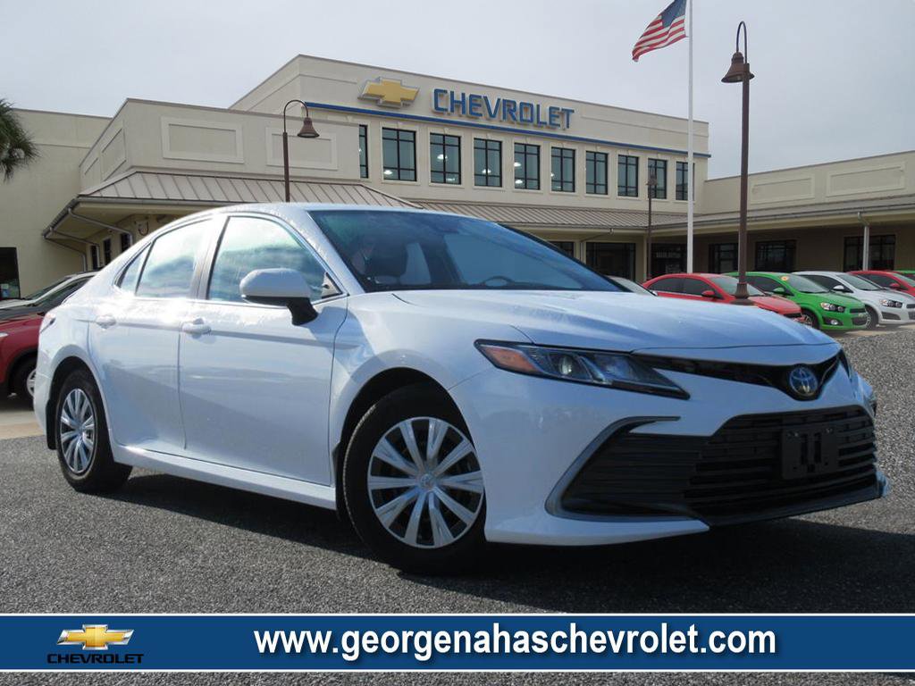 Used 2022 Toyota Camry LE image 1