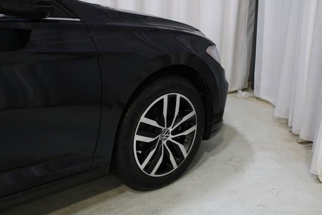 Used 2025 Volkswagen Jetta SE w/ Sunroof Package image 31