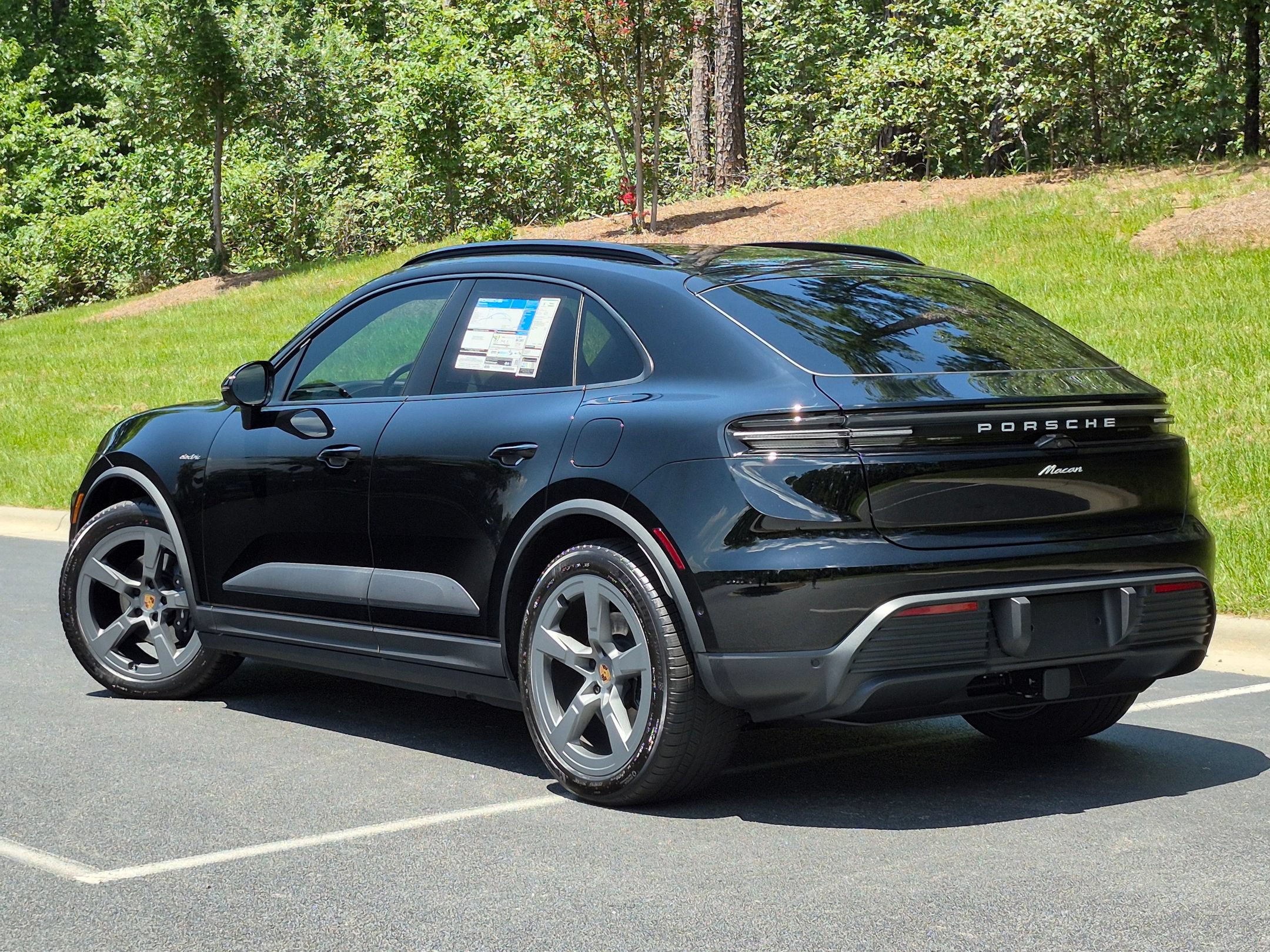 New 2026 Porsche Macan Turbo Electric RWD image 3