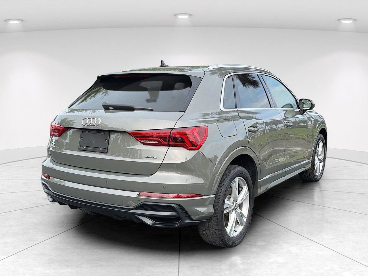 Used 2020 Audi Q3 2.0T Premium w/ Convenience Package image 4