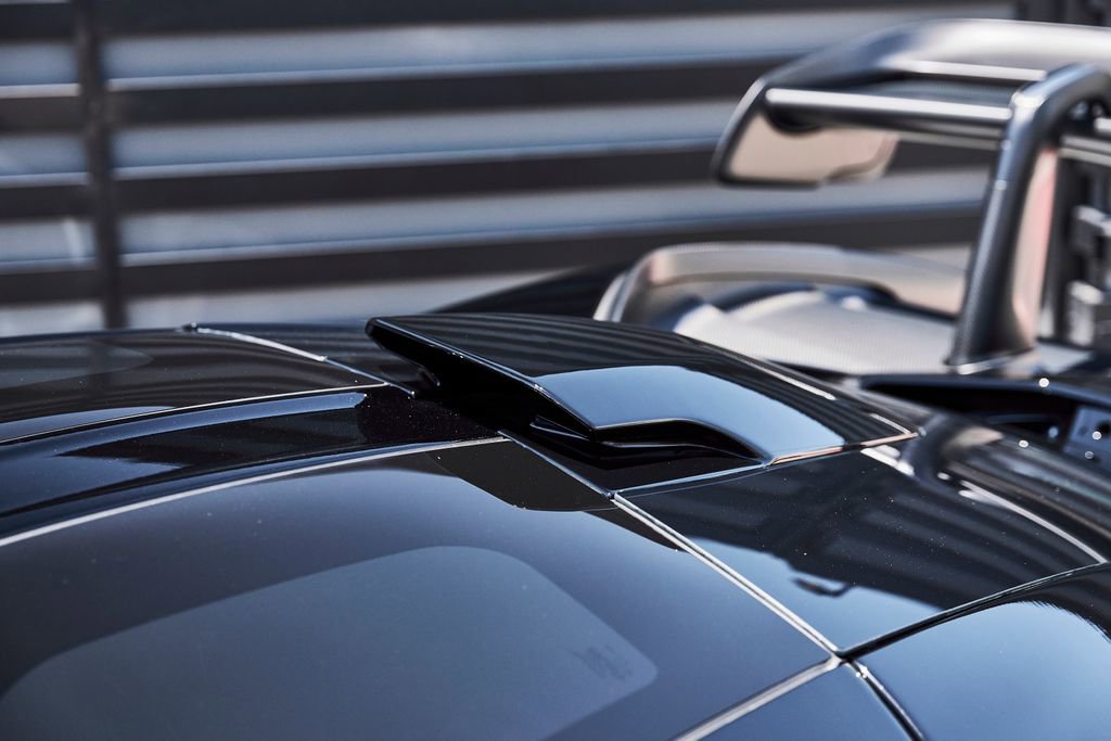 Used 2019 McLaren Senna RWD image 13
