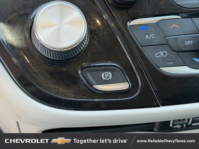 Used 2021 Chrysler Voyager LX FWD image 21