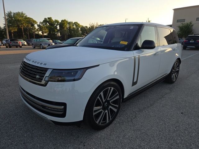 Used 2023 Land Rover Range Rover Long Wheelbase SE image 1