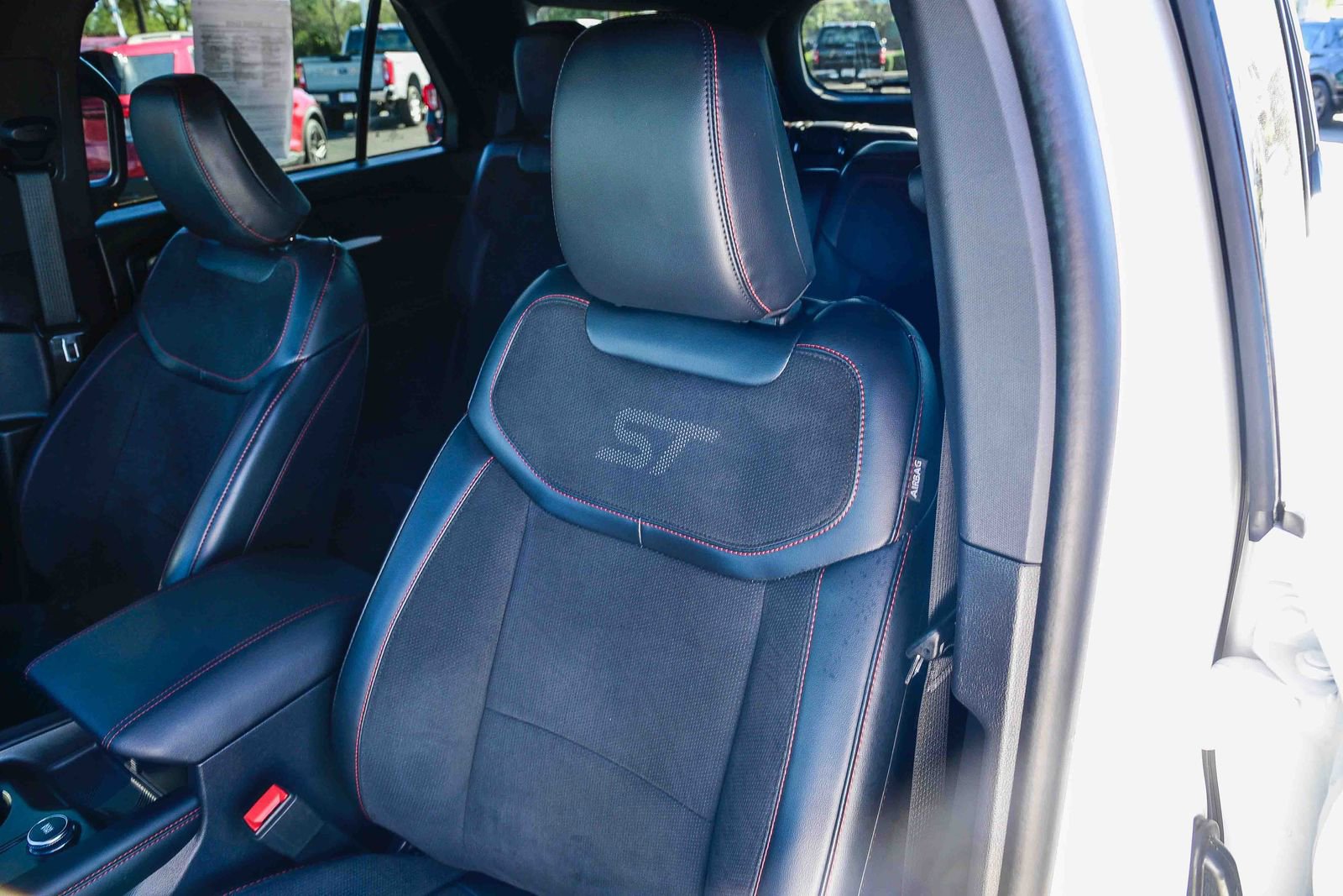 Used 2025 Ford Explorer ST w/ Sun And Sound Package image 22