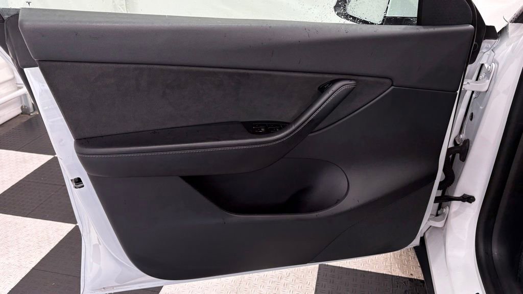 Used 2021 Tesla Model Y 2WD image 17